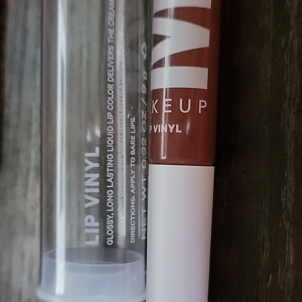Lip gloss - Picture 2 of 3